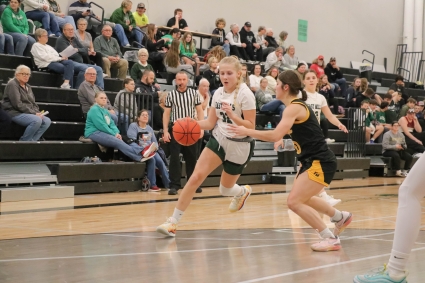 Caitlyn Crouse scored a game-high 19 points in East Mills’ win over Griswold. (Joel Stevens/ The Red Oak Express)