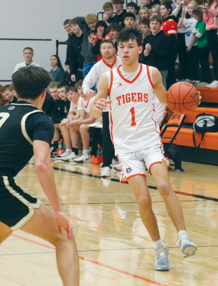 Red Oak’s Carson Roeder was a second team all-conference selection. The junior averaged 12 points with a team best 3.7 steals per game. (Joel Stevens/ The Red Oak Express) Red Oak’s Carson Roeder was a second team all-conference selection. The junior averaged 12 points with a team best 3.7 steals per game.