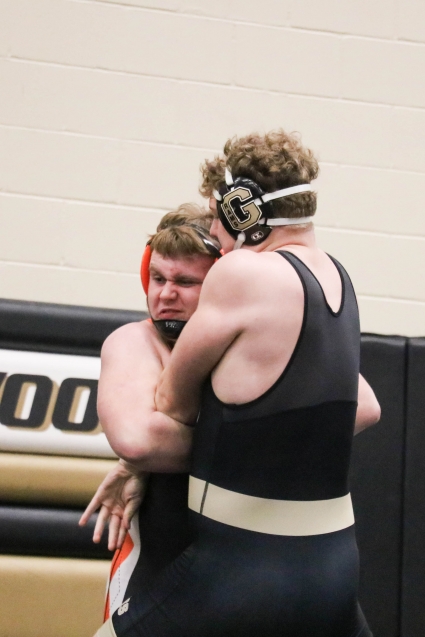 Red Oak’s Oliver Dykes, shown here against Glenwood’s Drake Buthe, placed fifth at Saturday’s Rollin Dyer Tournament. (Submitted photo)