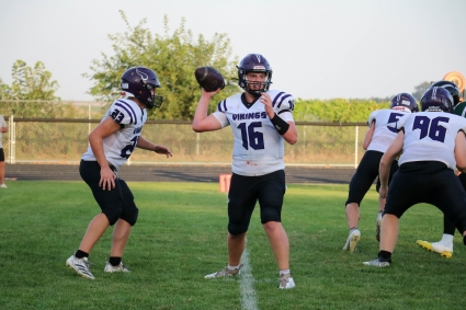 Stanton quarterback Nolan Case threw for 220 yards and three touchdowns in Friday’s loss to Colo-Nesco. (Joel Stevens/ The Red Oak Express)